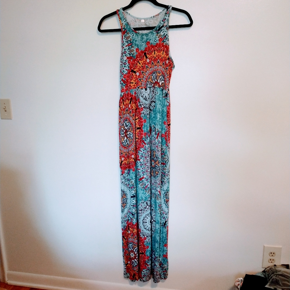Boho maxi dress with tank sleeves and pockets size small